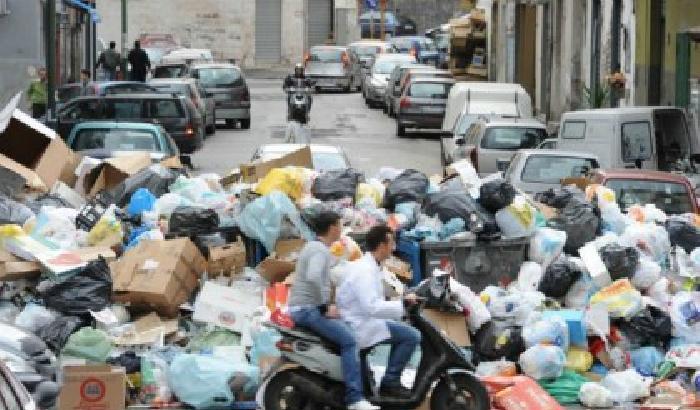 Sì al decreto rifiuti, ma la Lega vota contro