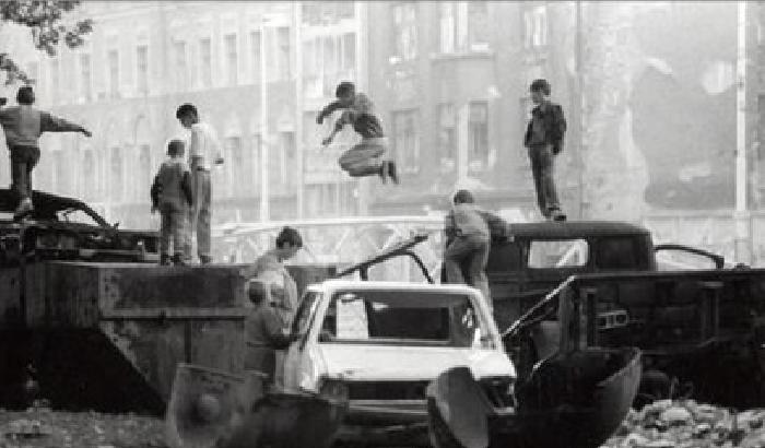 La sinistra di guerra e di moschetto