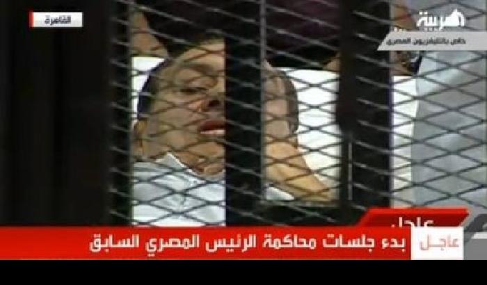 000637-NEWS_3021 Oggi alla sbarra il faraone Mubarak