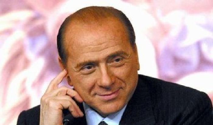 Berlusconi: paese di merda, ma resto qui