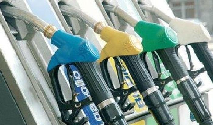 Benzina, stop dei prezzi, Eni a meno 2 centesimi