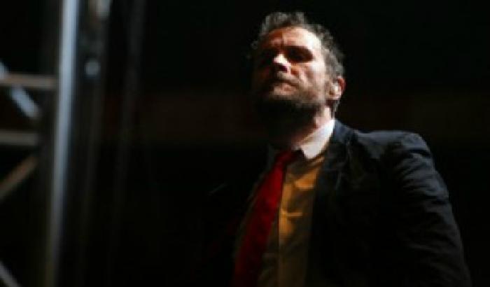 Crolla il palco di Jovanotti: muore un operaio di 20 anni