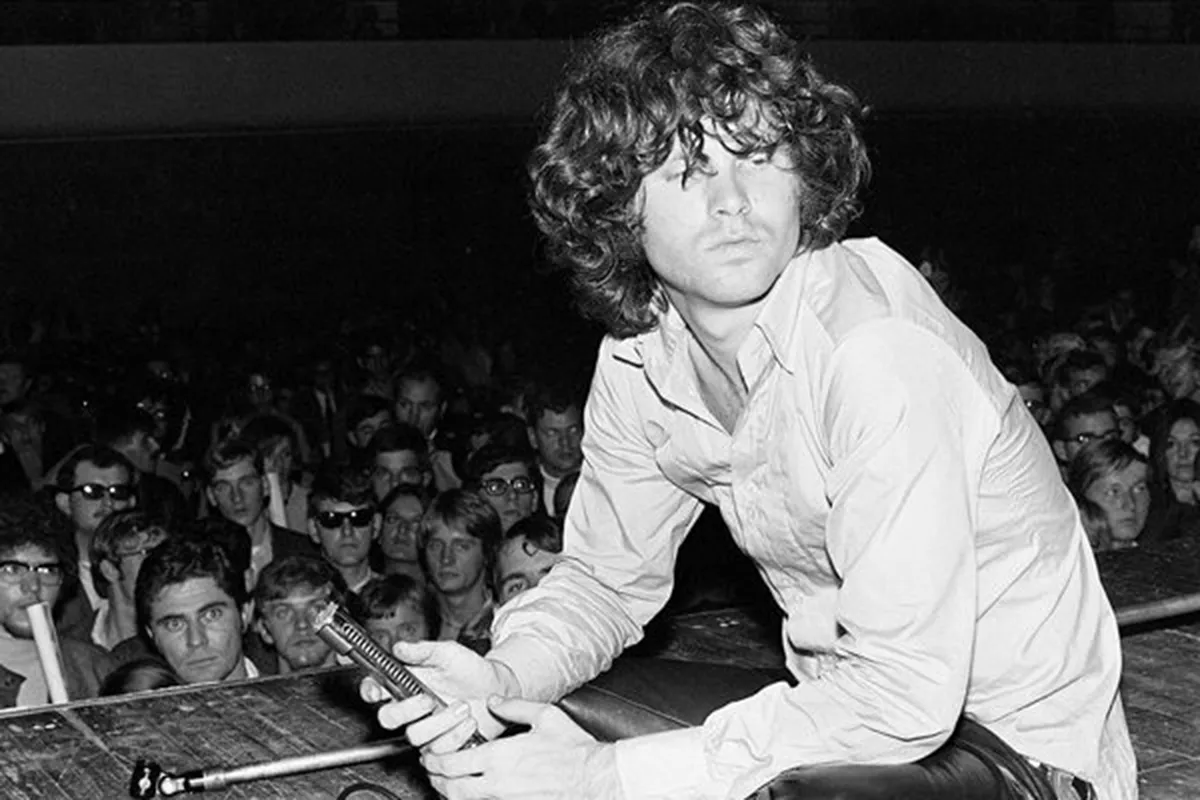 Jim Morrison, poeta maledetto: il 3 luglio del 1971 la fine del musicista e l'inizio del Mito