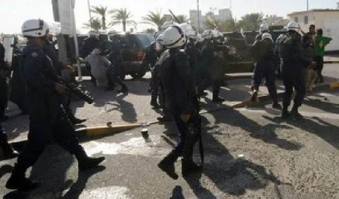 Bahrein, poliziotti torturatori sotto processo