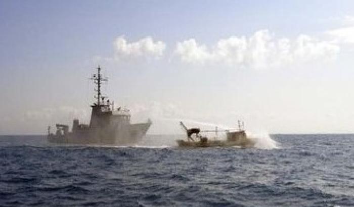 Gaza, pescatori ammanettati in mare