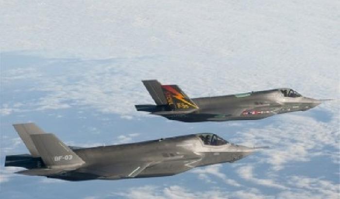 La Difesa sui caccia F-35 se la canta e se la suona