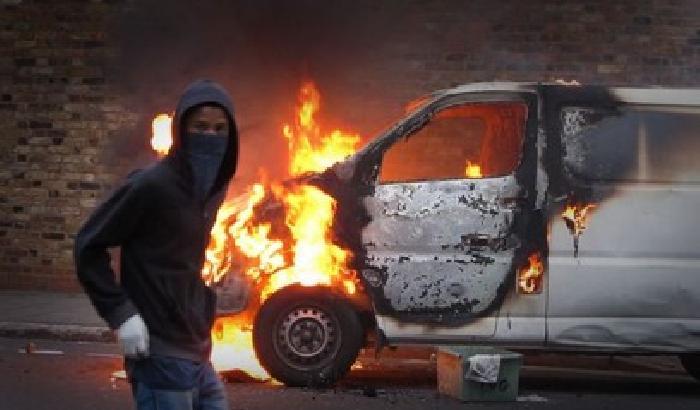 Le rivolte inglesi, frutto dell'ingiustizia sociale