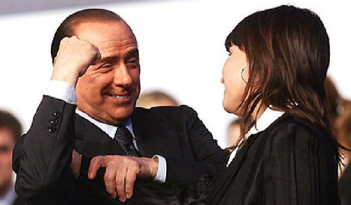 Berlusconi: mantengo le ragazze che hanno la vita rovinata
