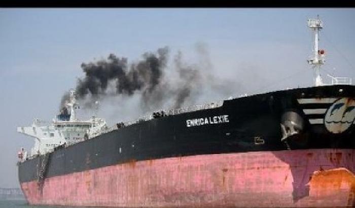 L'India ammette: illegale il fermo della nave dei marò