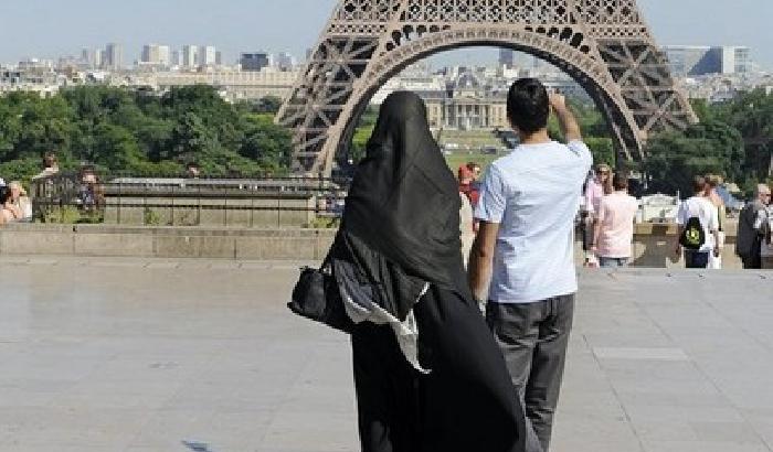 Anche Hollande farà la guerra al burqa