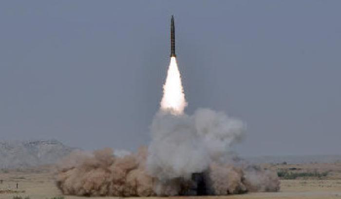 Il Pakistan lancia un missile nucleare