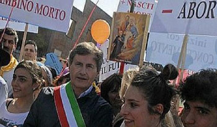 Alemanno alla marcia anti-aborto: polemiche