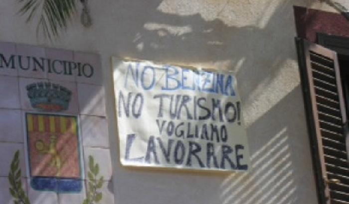 Linosa senza benzina e l'isola insorge