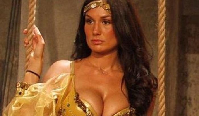 La porno danza della Minetti ad Arcore