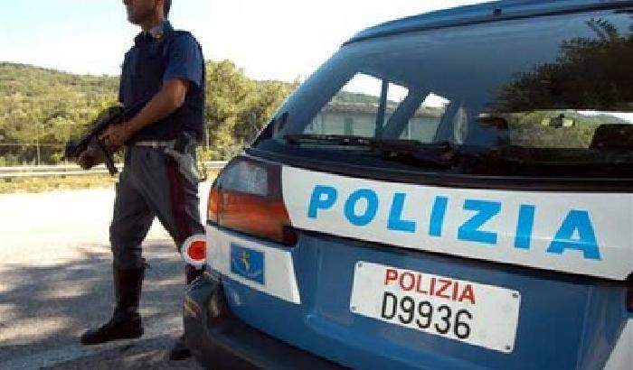 Fracassano la faccia a un anziano: arrestati 2 poliziotti