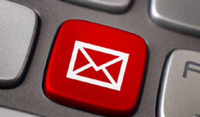 Non è reato sbirciare tra le mail degli altri