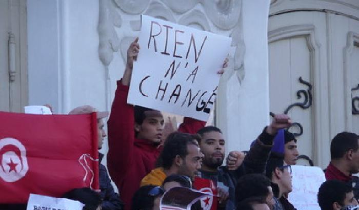 Tunisia: ancora scontri tra manifestanti e polizia