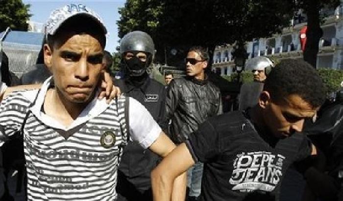 Scontro in Tunisia tra polizia e salafiti