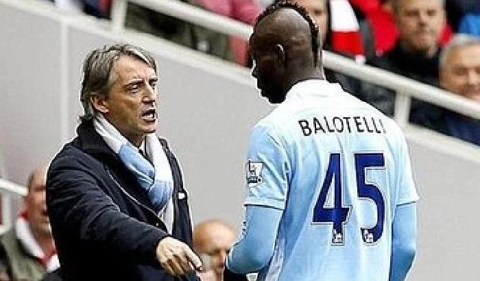 Mancini spintona Balotelli