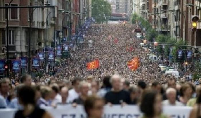 Scontri in Spagna, i cittadini contro i tagli al welfare