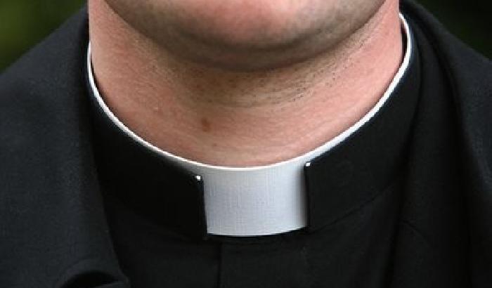 Fermato un prete: era sul traghetto con una pistola