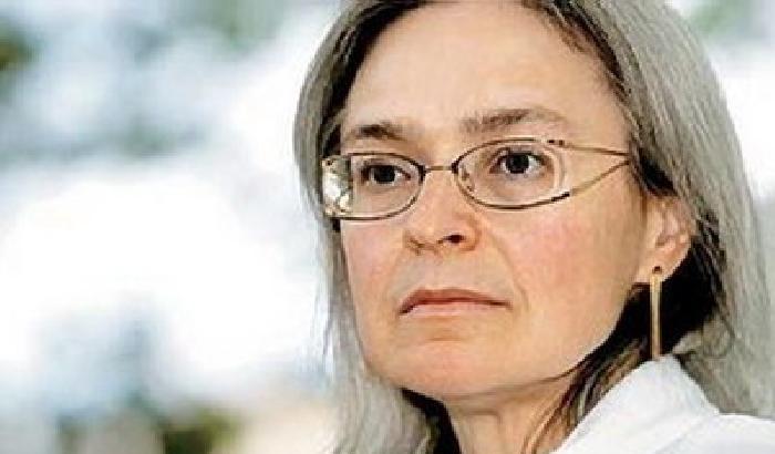 Anna Politovskaya fa paura anche da morta