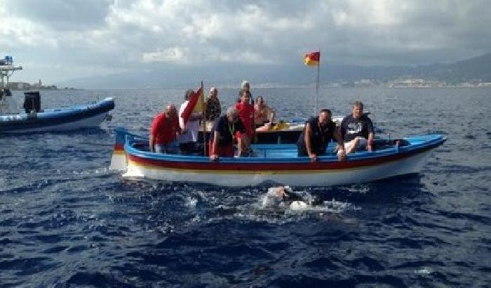 Grillo è arrivato a Messina a nuoto