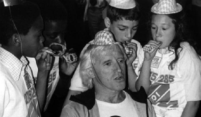 La Bbc annuncia indagini sulla star Jimmy Savile, accusato di pedofilia