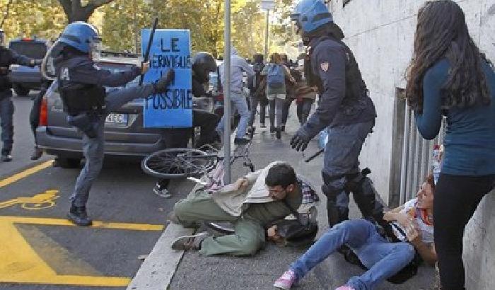 Scontri studenti-polizia: agente sotto inchiesta