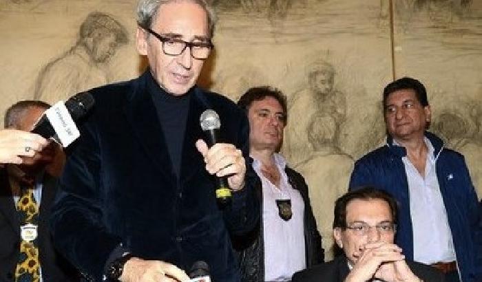 Battiato già litiga con Crocetta: niente Turismo, solo Spettacoli