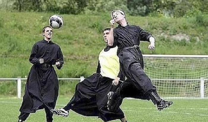 Bosnia, tra  preti e imam sfida a pallone