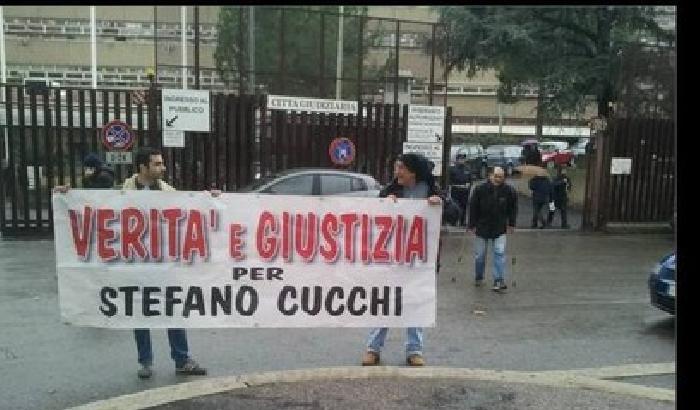 I Cucchi davanti al Tribunale: grazie!