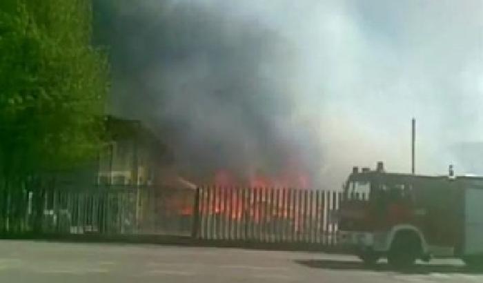 Incendio in una cascina: 4 morti