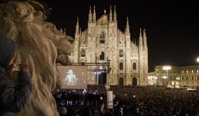 Lo zelante Tg1 nasconde la piazza di Grillo