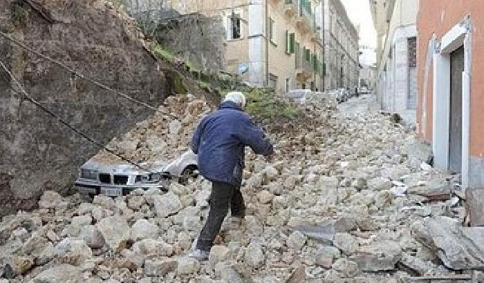 Sisma L'Aquila, dopo l'anniversario comincia la protesta