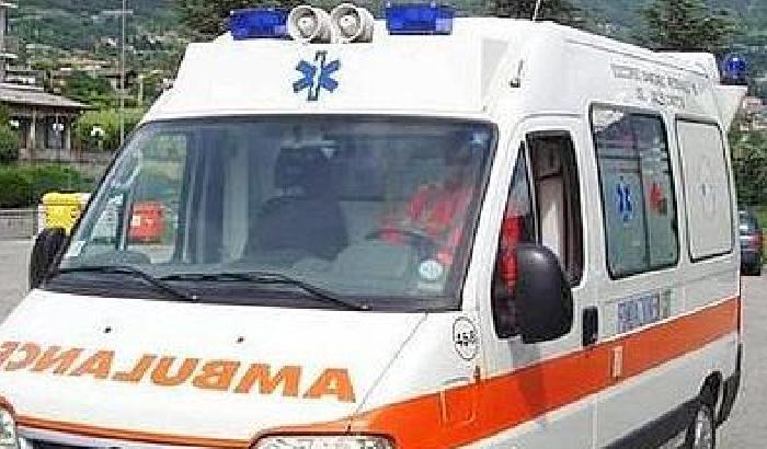 00AC45-NEWS_84683 La sua casa va all'asta, dà fuoco alla famiglia