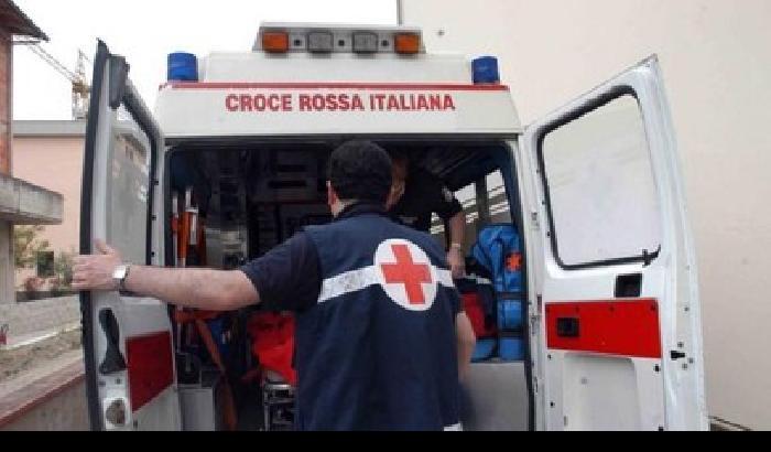 Busto Arsizio, madre getta da finestra  i due figli