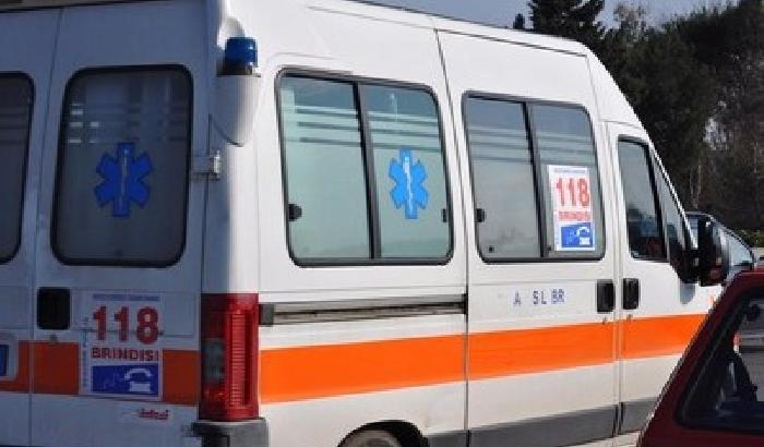 Papà dimentica il figlio in auto per 8 ore: muore per il caldo