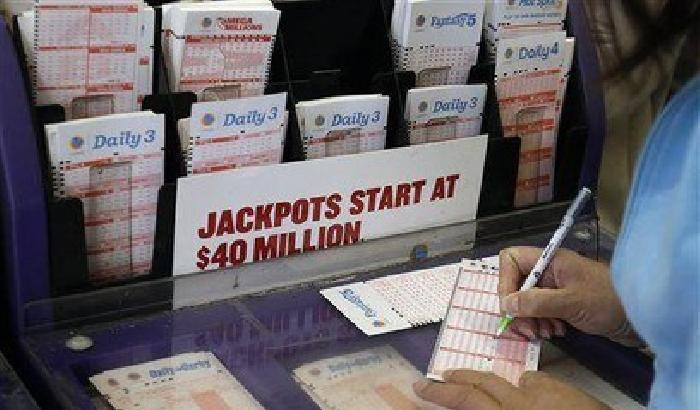 00B01C-NEWS_86746 Nonna di 84 anni vince 590 mln di dollari alla lotteria