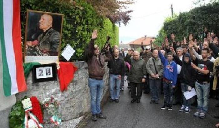 00B074-NEWS_86928 Fascismo duro a morire: rissa a Varese sul Duce cittadino onorario