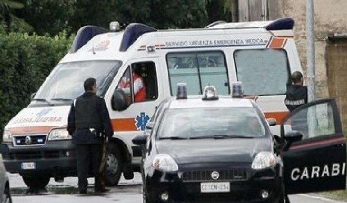 Massacrata di botte e chiusa in un sacco dell'immondizia