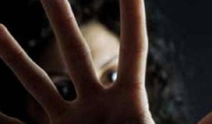 Tenta di violentare una 16enne: arrestato un autista di bus