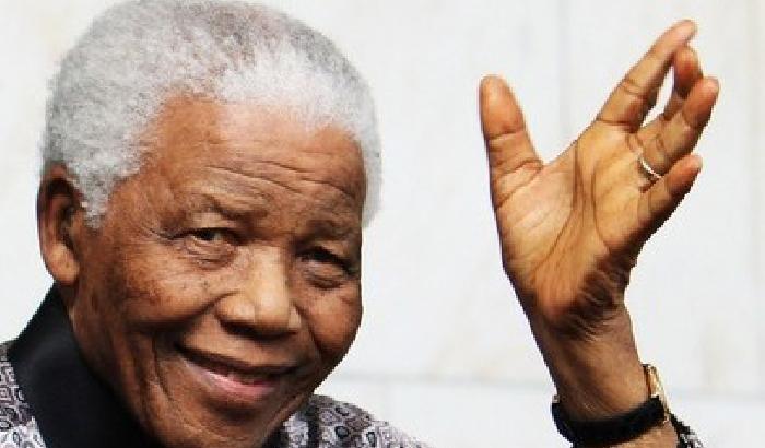 00B335-NEWS_88464 La figlia di Mandela in tv: è sempre più grave