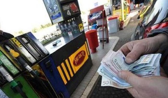 00B4E9-NEWS_89440 Effetto Egitto: sale la benzina