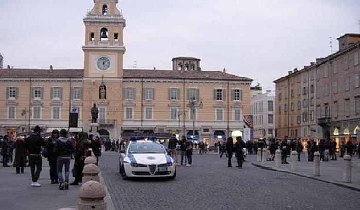 Travolge tre pedoni con lo scooter e rischia il linciaggio