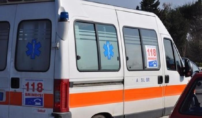 00B5FE-NEWS_90101 Lascia un neonato in macchina imbavagliato: denunciato il padre