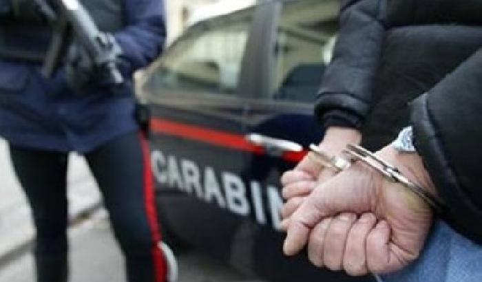 00B8EA-NEWS_91961 Tenta di dare fuoco alla fidanzata: arrestato nel salernitano