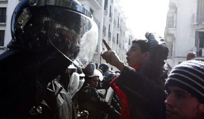 Tunisia: poliziotti violentano due ragazze, condannate anche le vittime