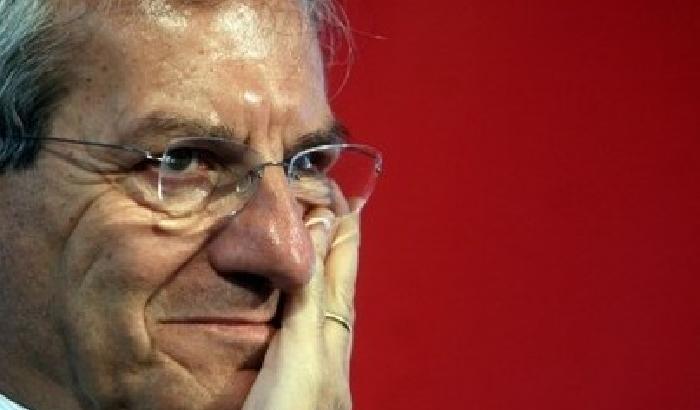Violante preso di mira a Genova: un mitomane tira l'acqua per protesta