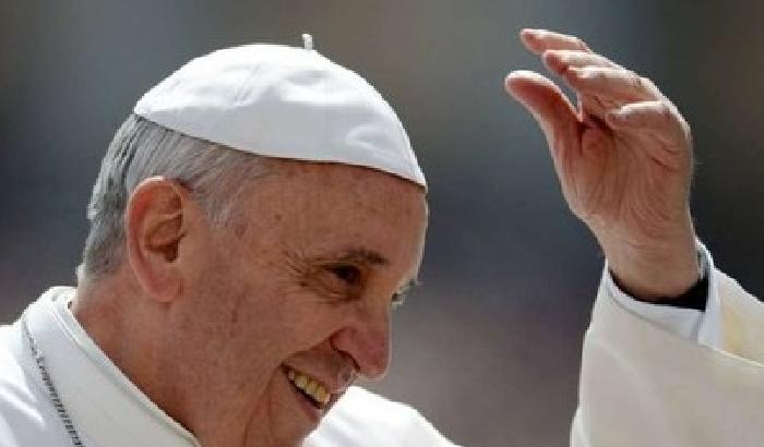 Papa Francesco benedice i gay